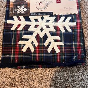 Plaid Table Runner - NWT 13X72 Christmas snowflake table runner plaid